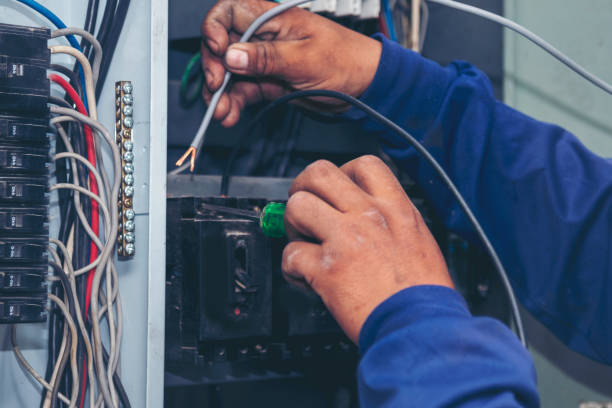 Best Emergency Electrical Repair  in Pleasanton, TX